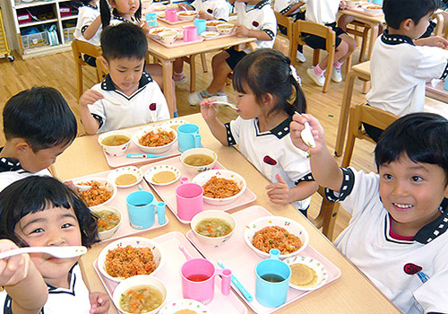 楽しい給食の時間